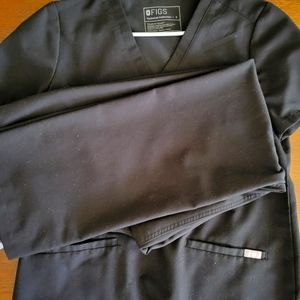 Figs 2 pocket scrubs and livingston pants
